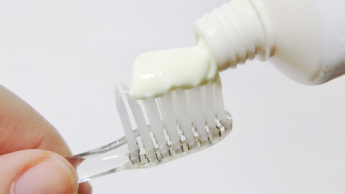 Diş Macunu Seçerken Dikkat Edilmesi Gereken İçerikler ve Florür Gerçeği