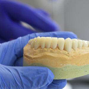 Implant Tedavisinde Kemik Tozu Kullanımı ve Avantajları