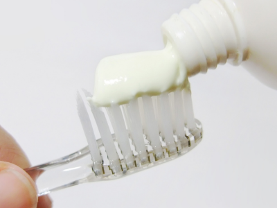 Diş Macunu Seçerken Dikkat Edilmesi Gereken İçerikler ve Florür Gerçeği