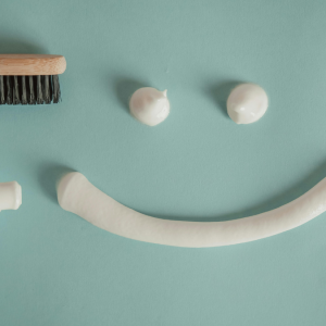 Diş Beyazlatıcı Diş Macunları ve Doğal Yöntemler Güvenli Mi?